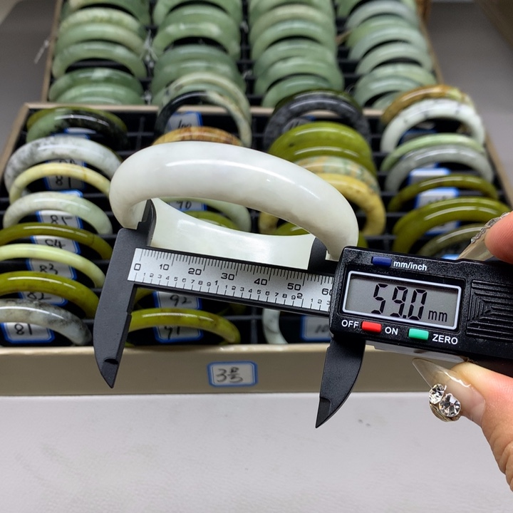 未镶嵌蛇纹石玉手镯96