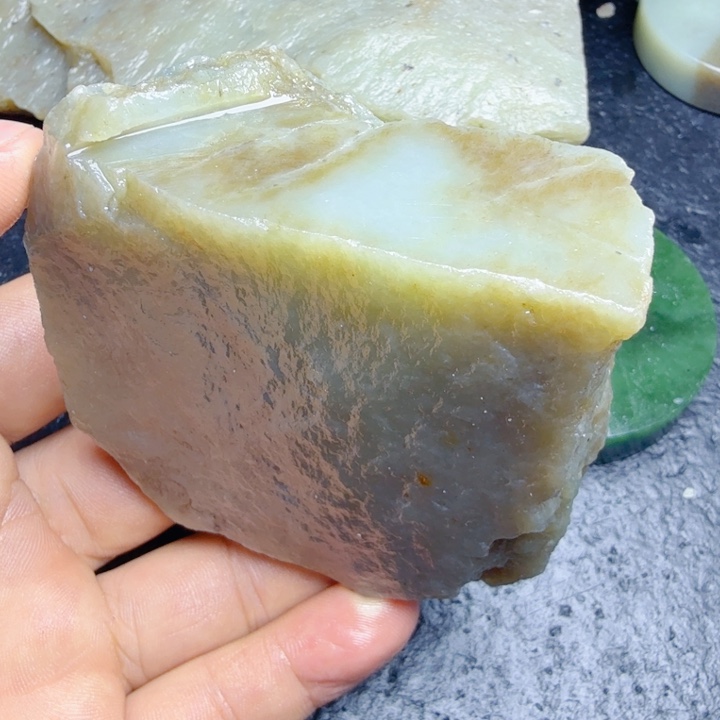 和田玉（糖玉）未镶嵌珠宝奇石