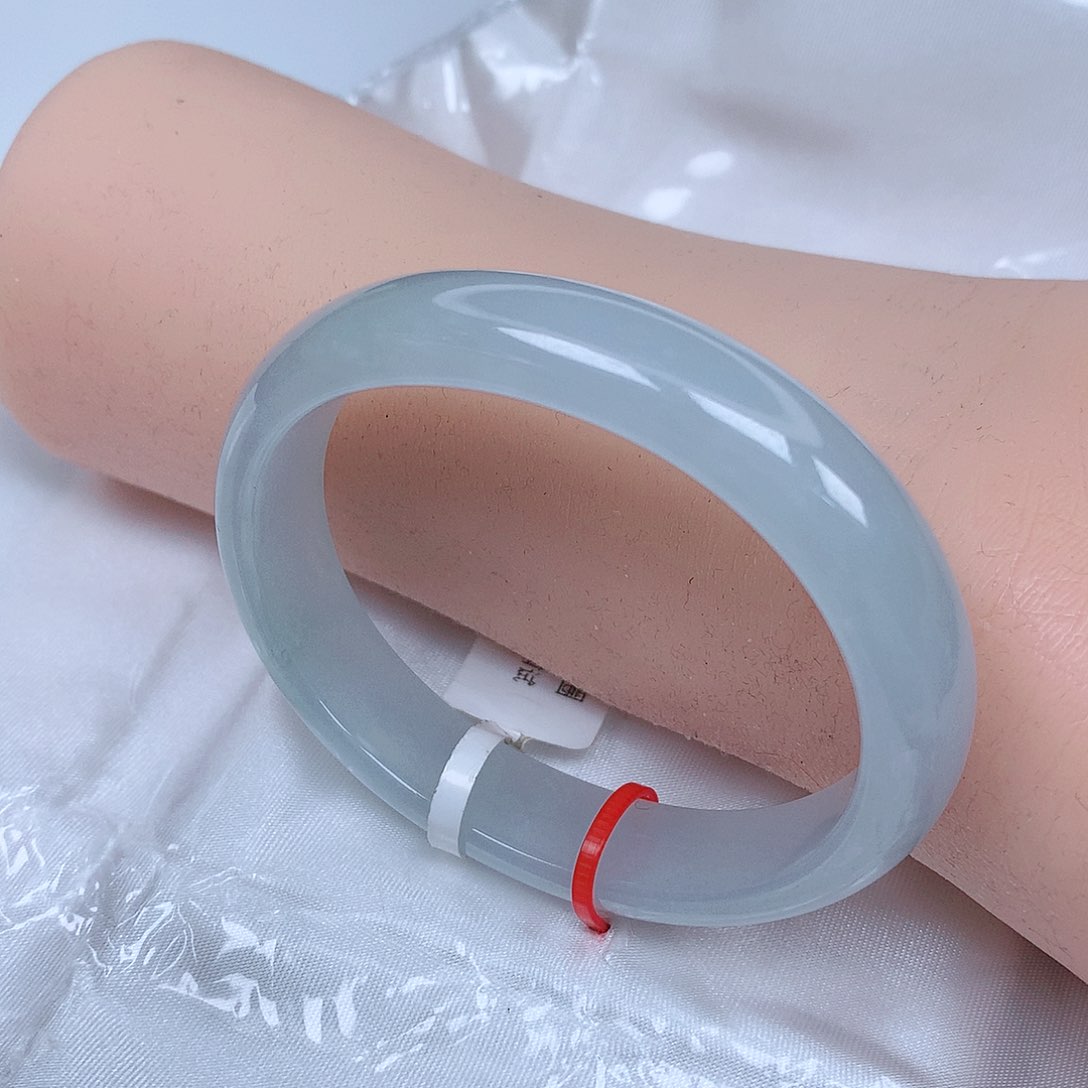 【闪购商品】翡翠手镯（贵妃镯）未镶嵌，53