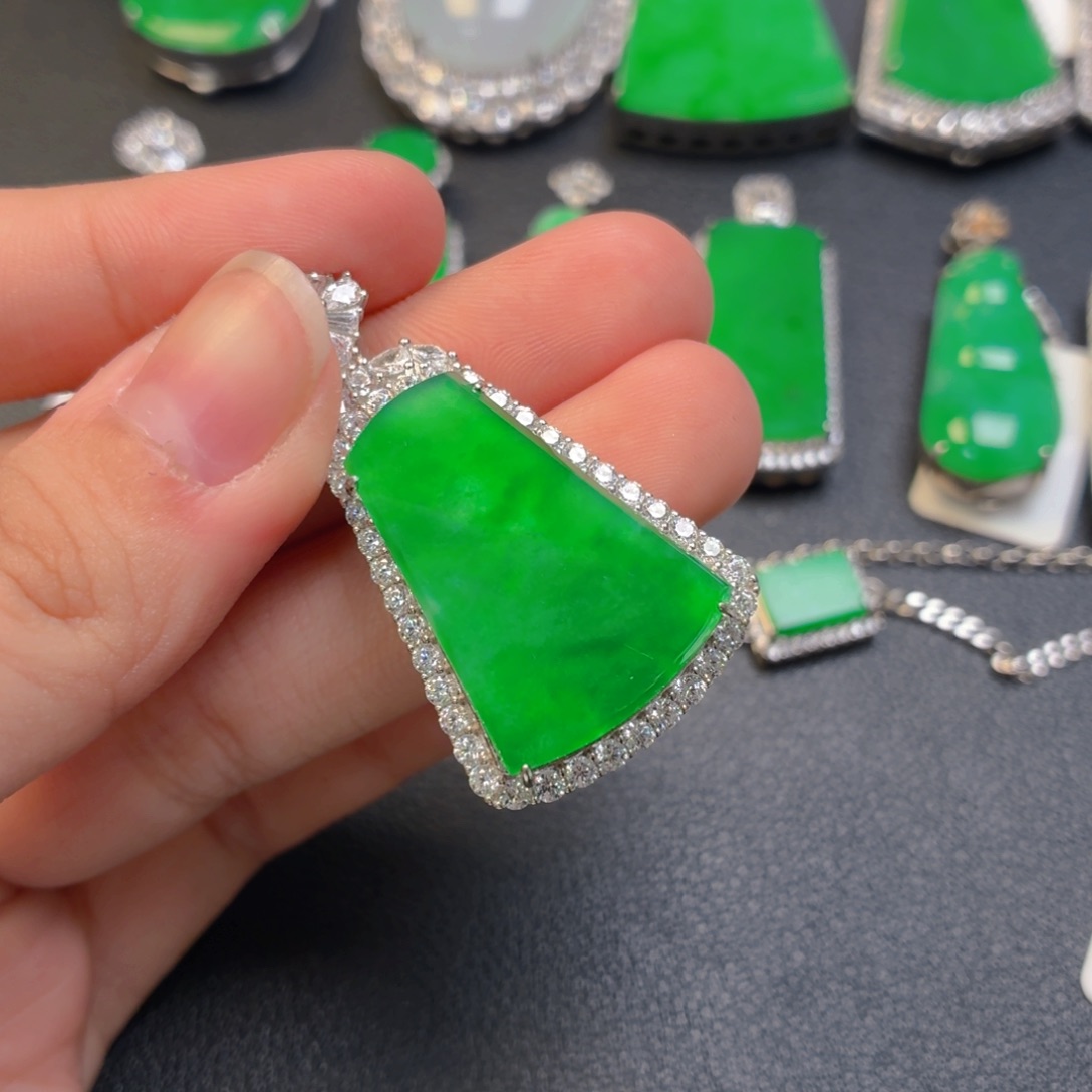 @***知翡翠银S925镶嵌颈饰