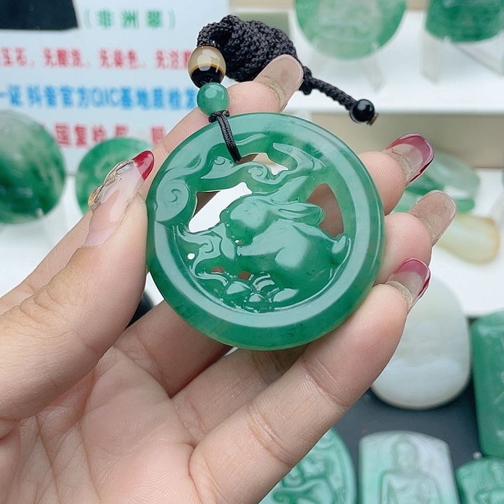 未镶嵌定制石英质玉（非洲翠）五***姐