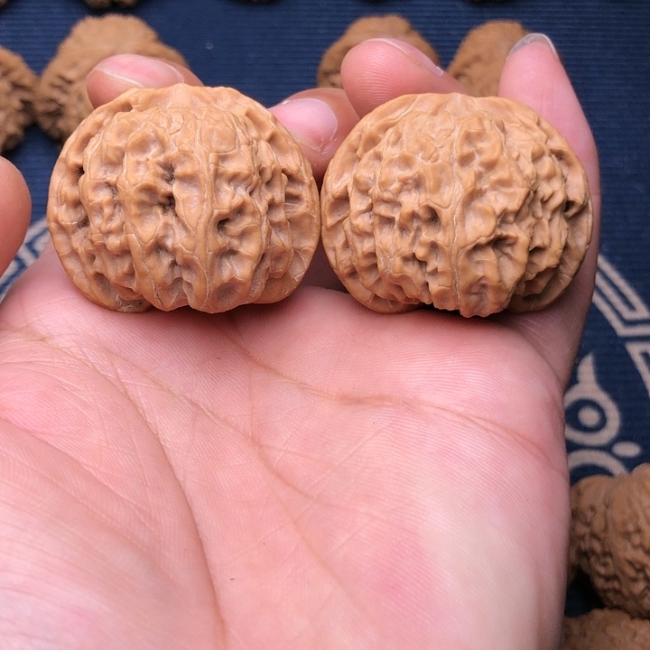 文玩核桃吊坠苹果园