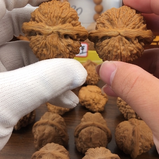 文玩核桃吊坠闷白