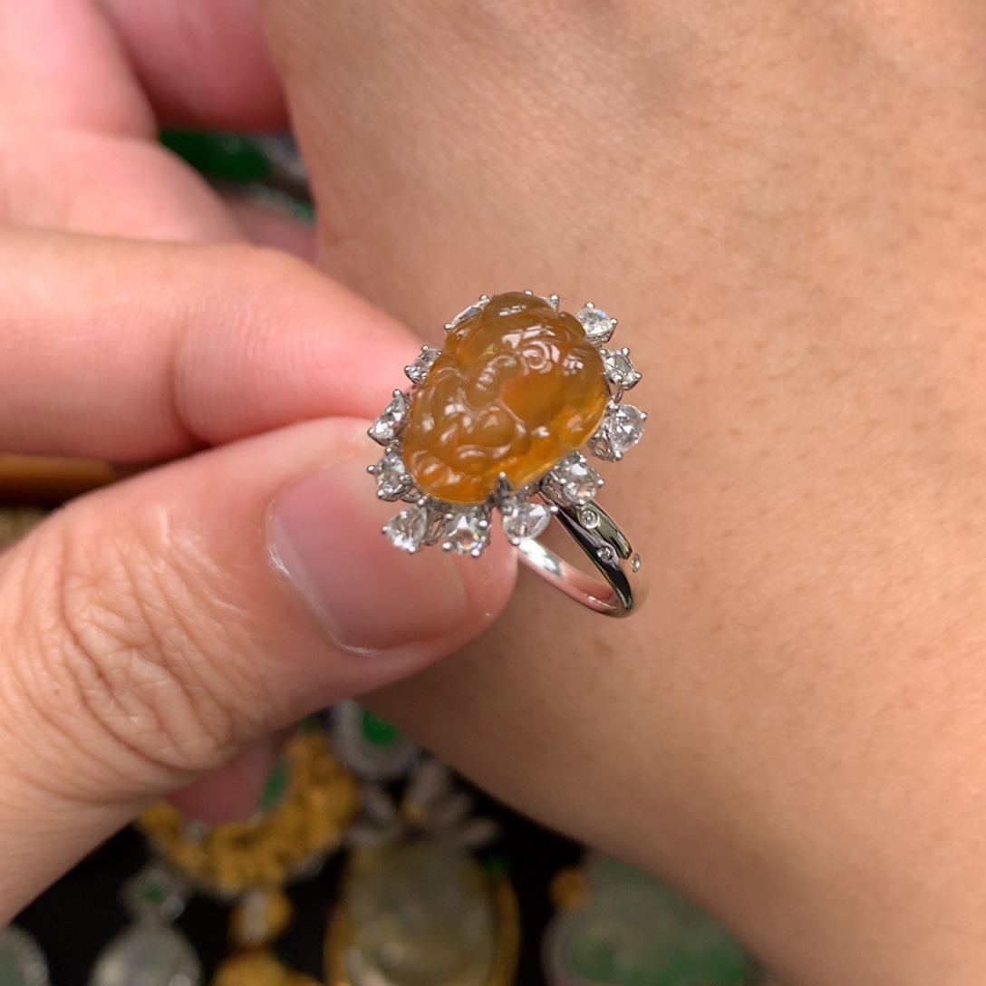 翡翠18K金镶嵌戒指