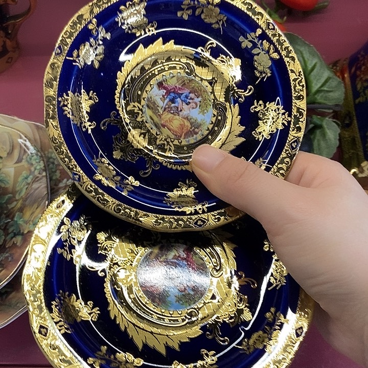 瓷片微瑕2只………………………………