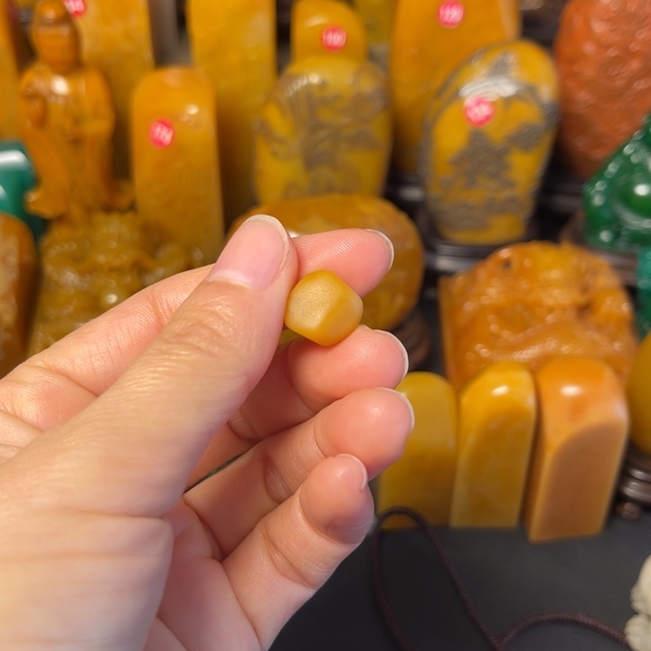 寿山石印石木*花题材：工艺品