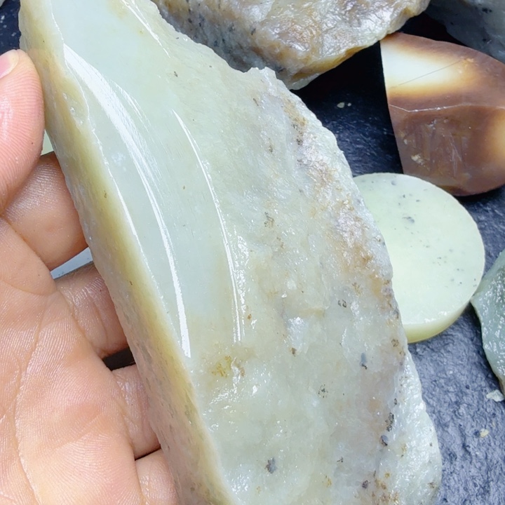 和田玉（糖玉）未镶嵌珠宝奇石