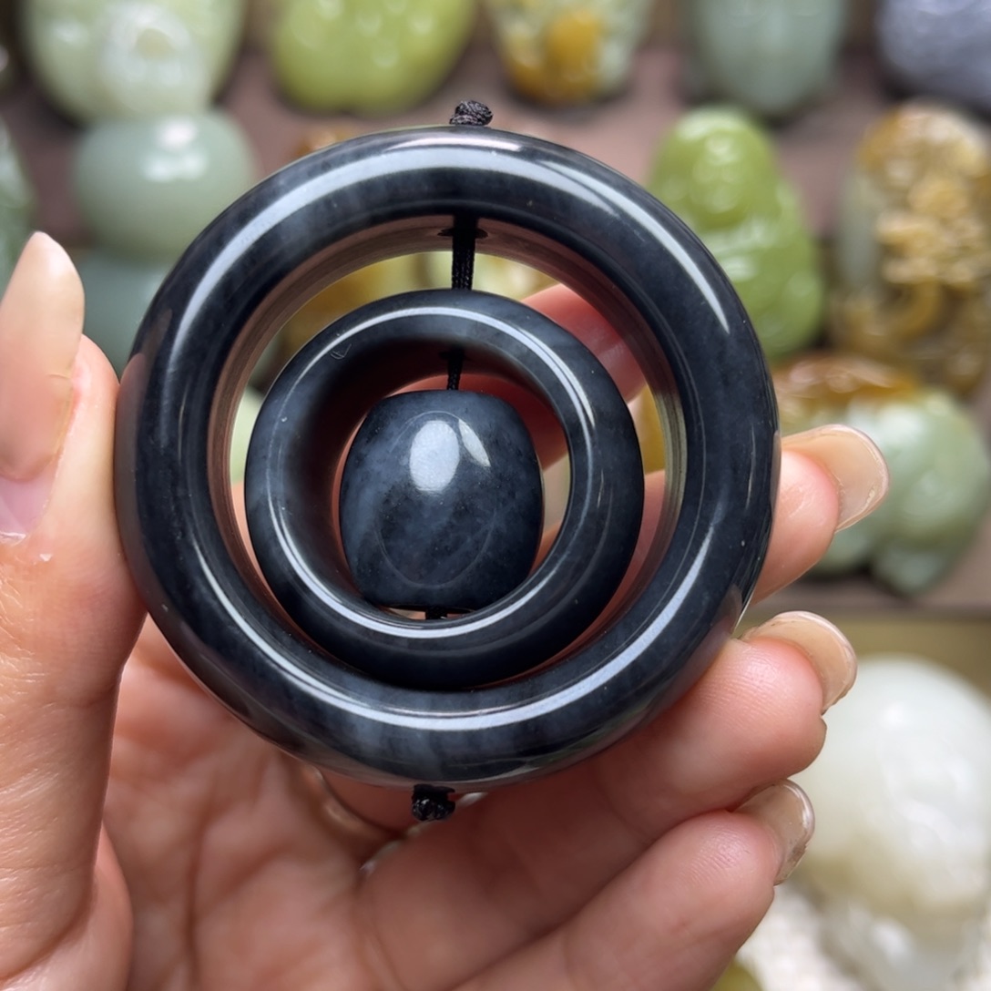 和田玉未镶嵌把件