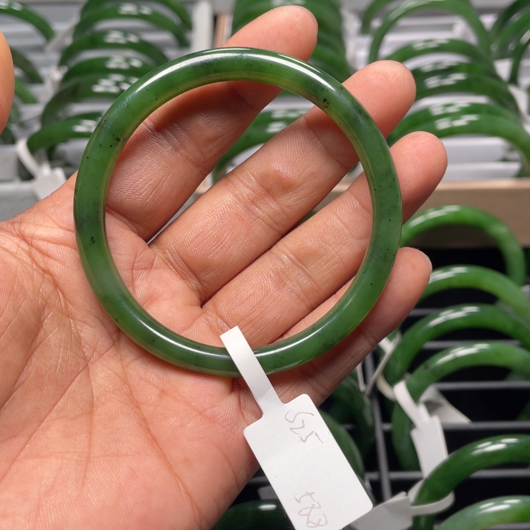 和田玉（碧玉）未镶嵌手镯