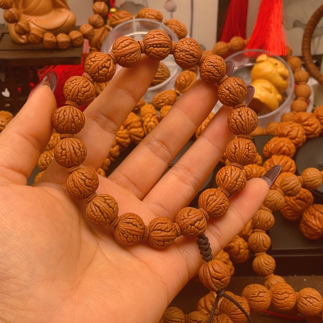 采***下桃核手串红红火火。红红火火