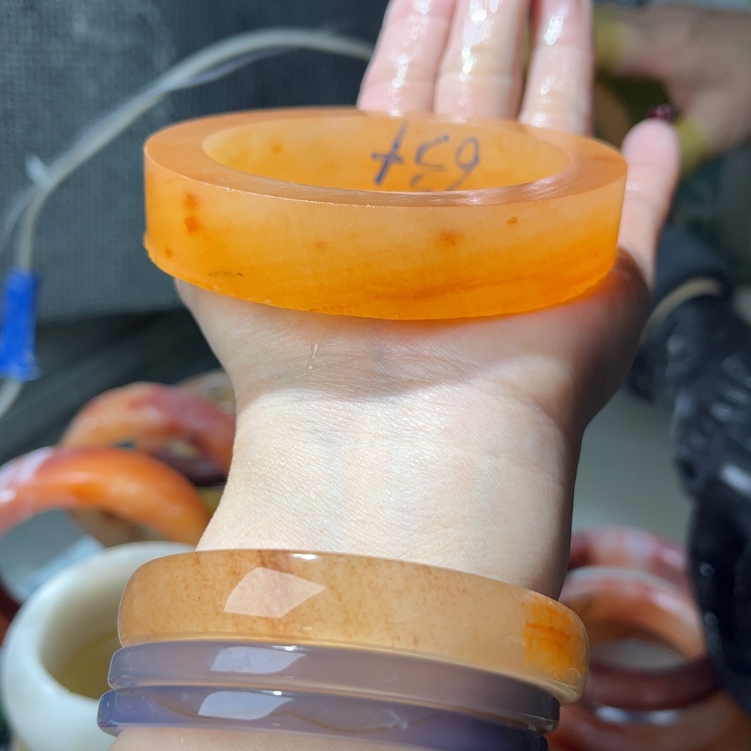 *****石英质玉未镶嵌手镯定制