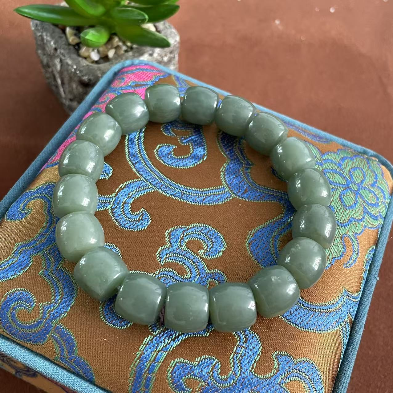 【手艺人珠宝】新疆和田玉精美且末蓝直切手串卡12mm