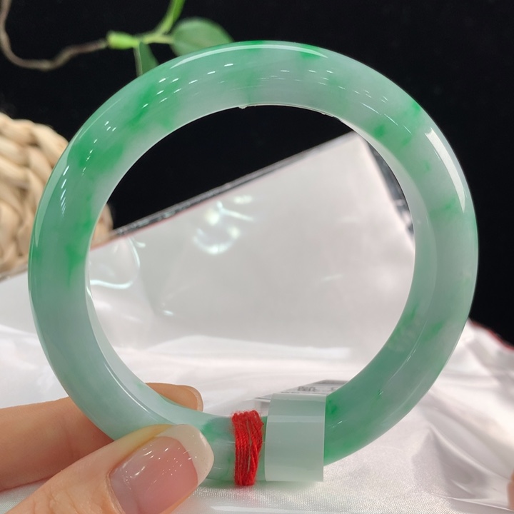 翡翠手镯未镶嵌111-0261