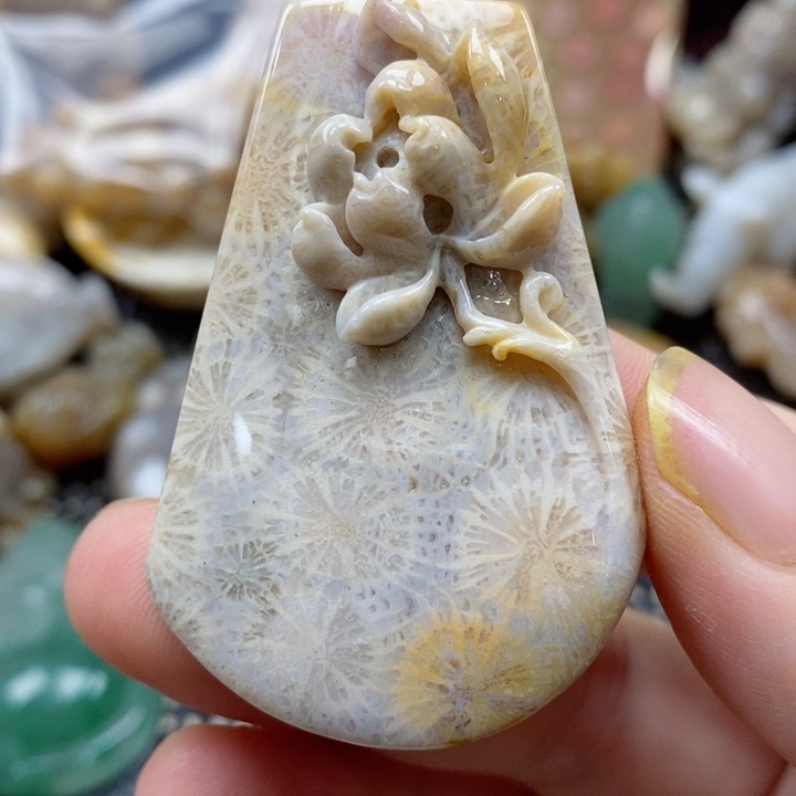 硅化珊瑚（珊瑚玉）颈饰未镶嵌