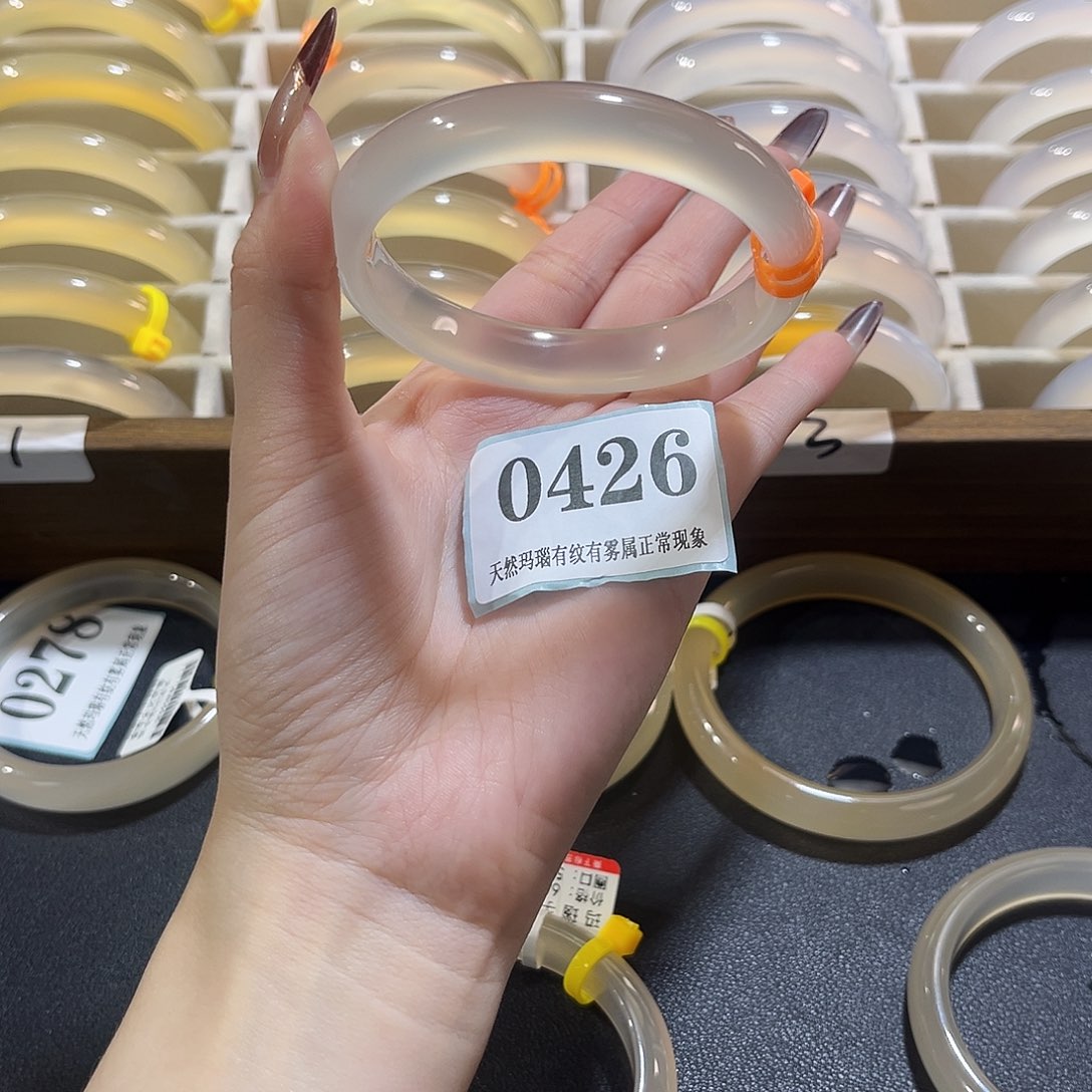 佳***~玛瑙/玉髓未镶嵌手镯