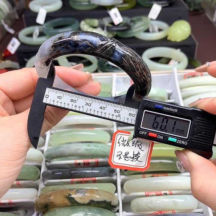蛇纹石玉手镯未镶嵌830