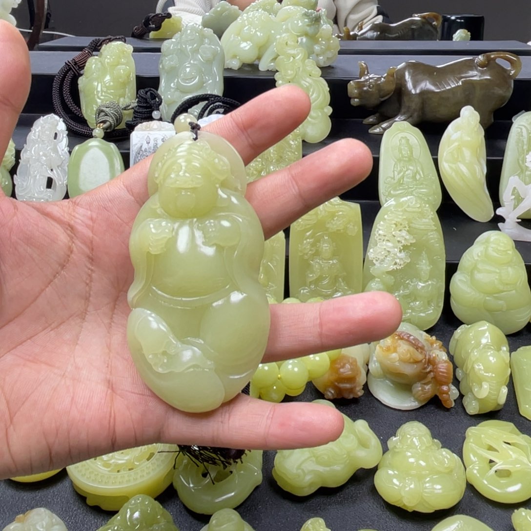 和田玉未镶嵌颈饰