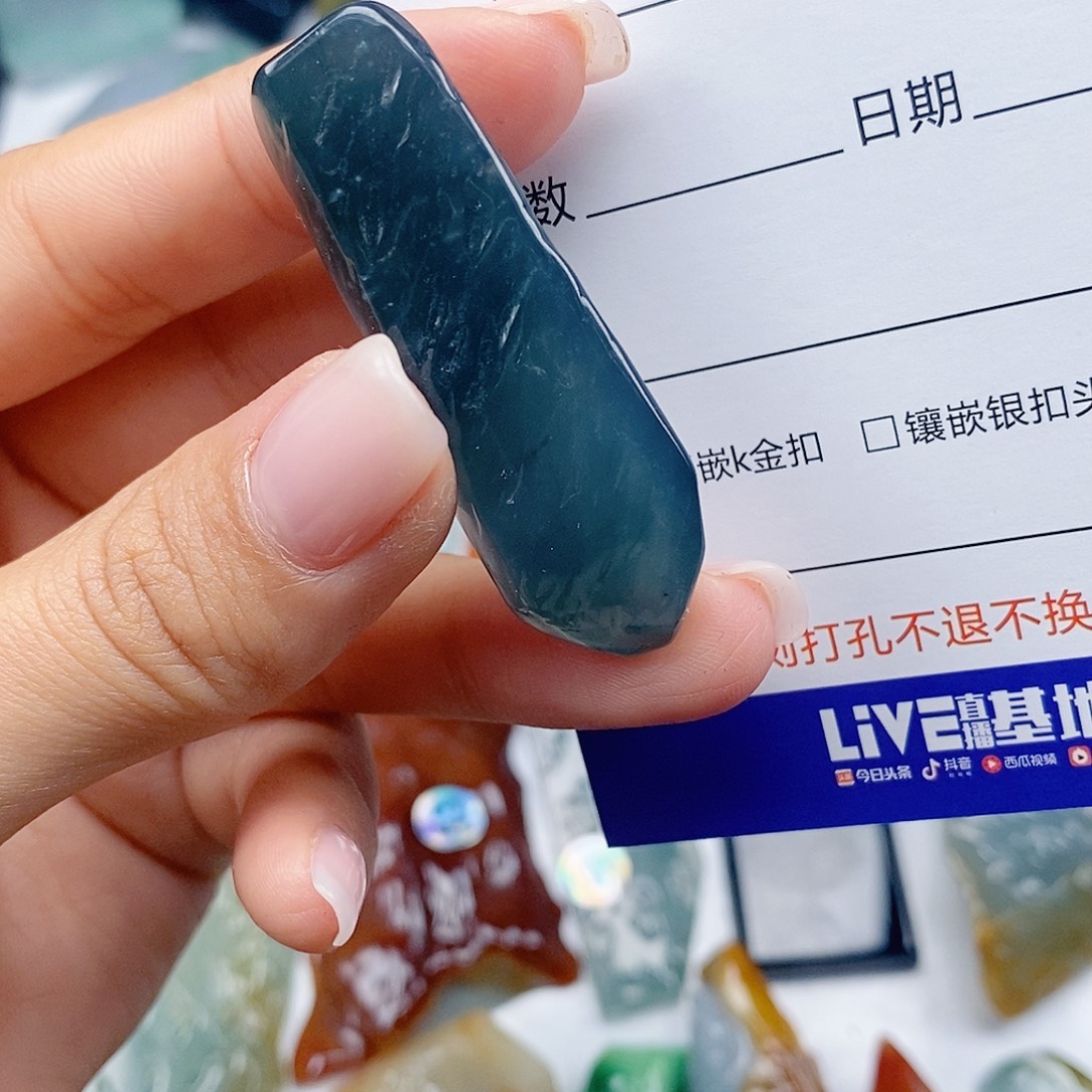 㣻***罖翡翠未镶嵌吊坠(不含链)