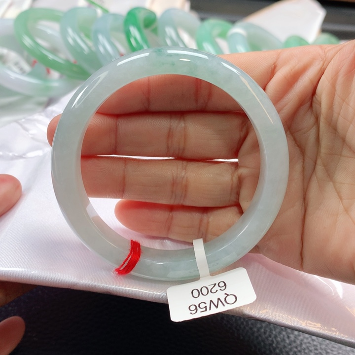 翡翠手镯未镶嵌56565656