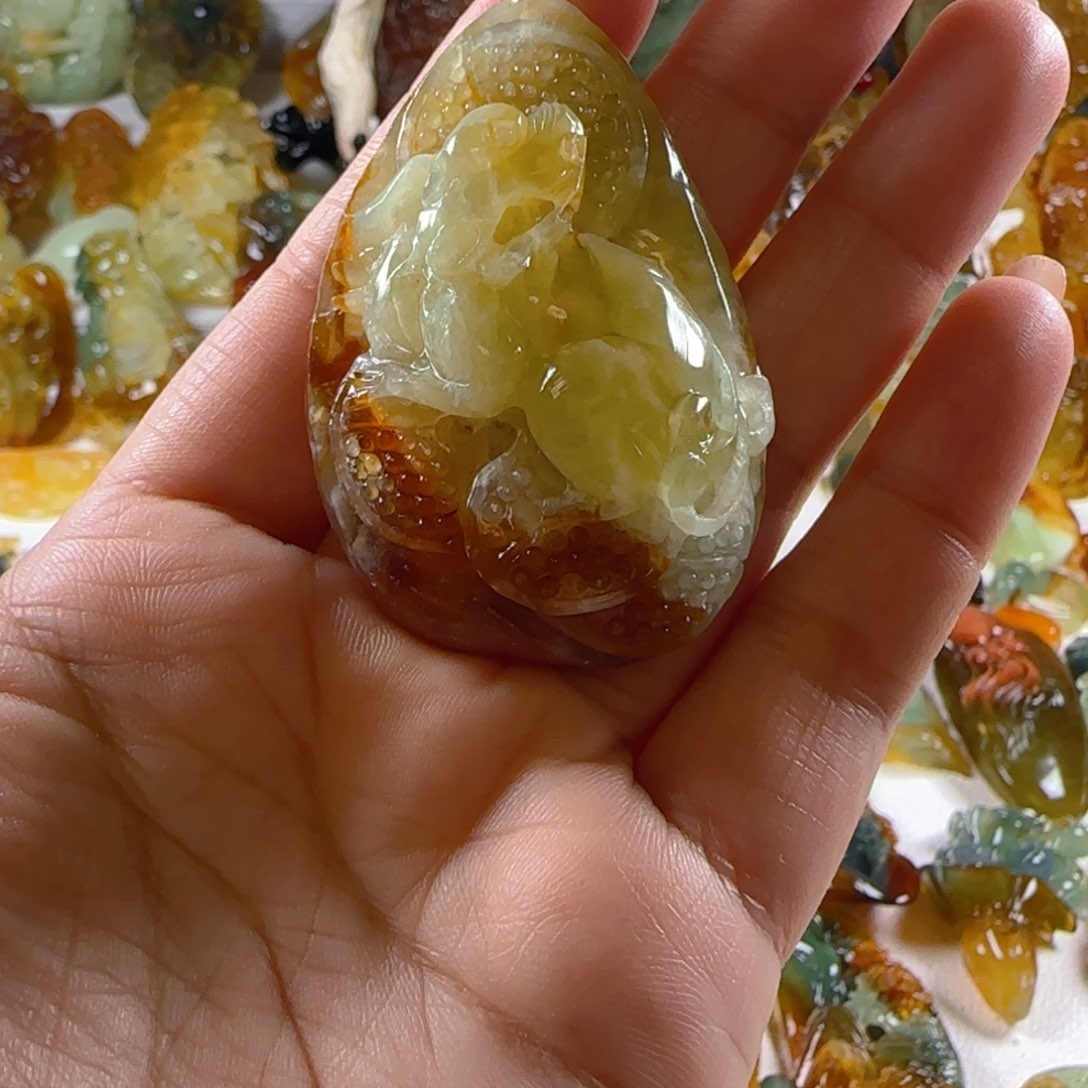 蛇纹石玉未镶嵌颈饰