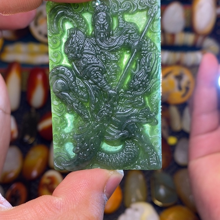 和田玉未镶嵌吊坠(赠链)