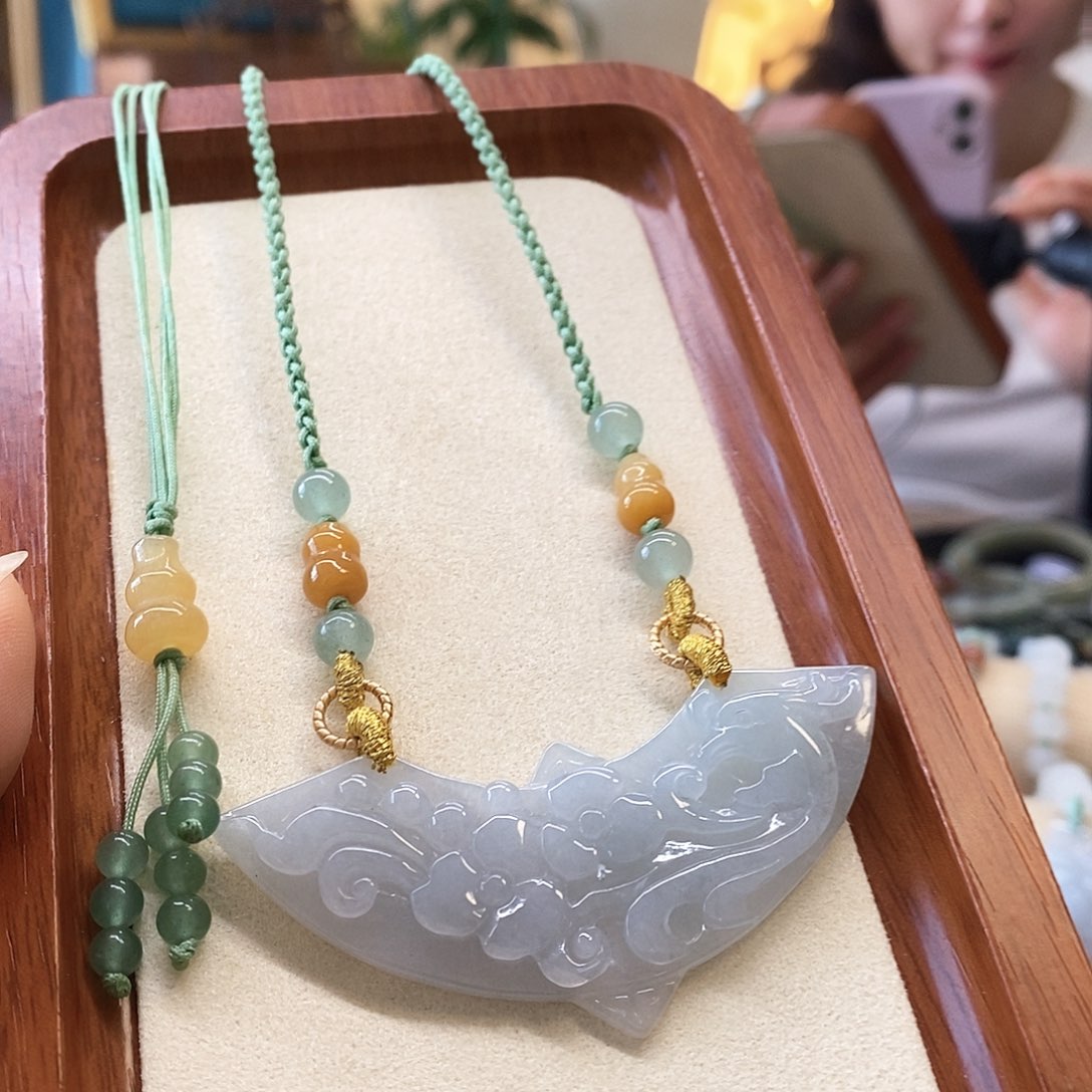 翡翠颈饰未镶嵌翡翠挂件