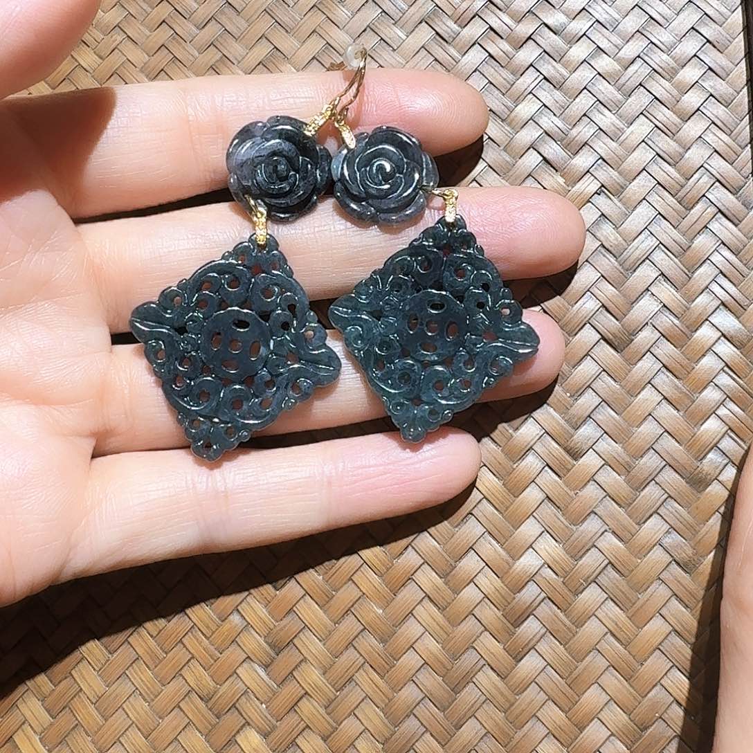 合金翡翠耳饰花个性十足