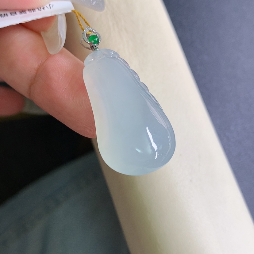 【闪购商品】翡翠颈饰18K金镶嵌福瓜