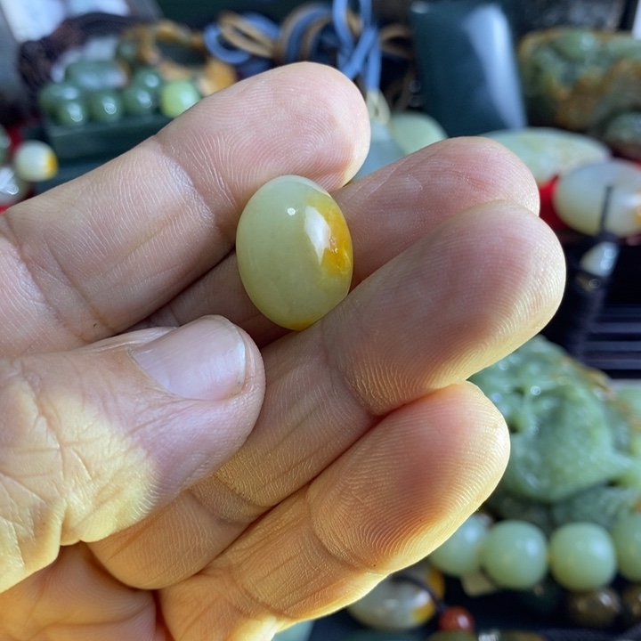 陪***下和田玉（糖玉）未镶嵌珠宝奇石