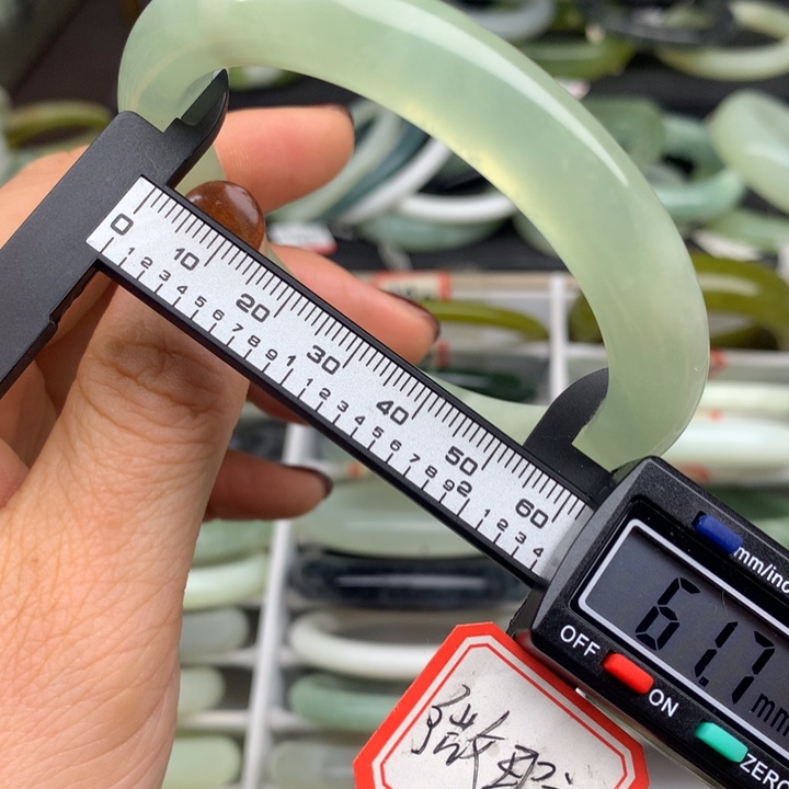 蛇纹石玉未镶嵌手镯1023