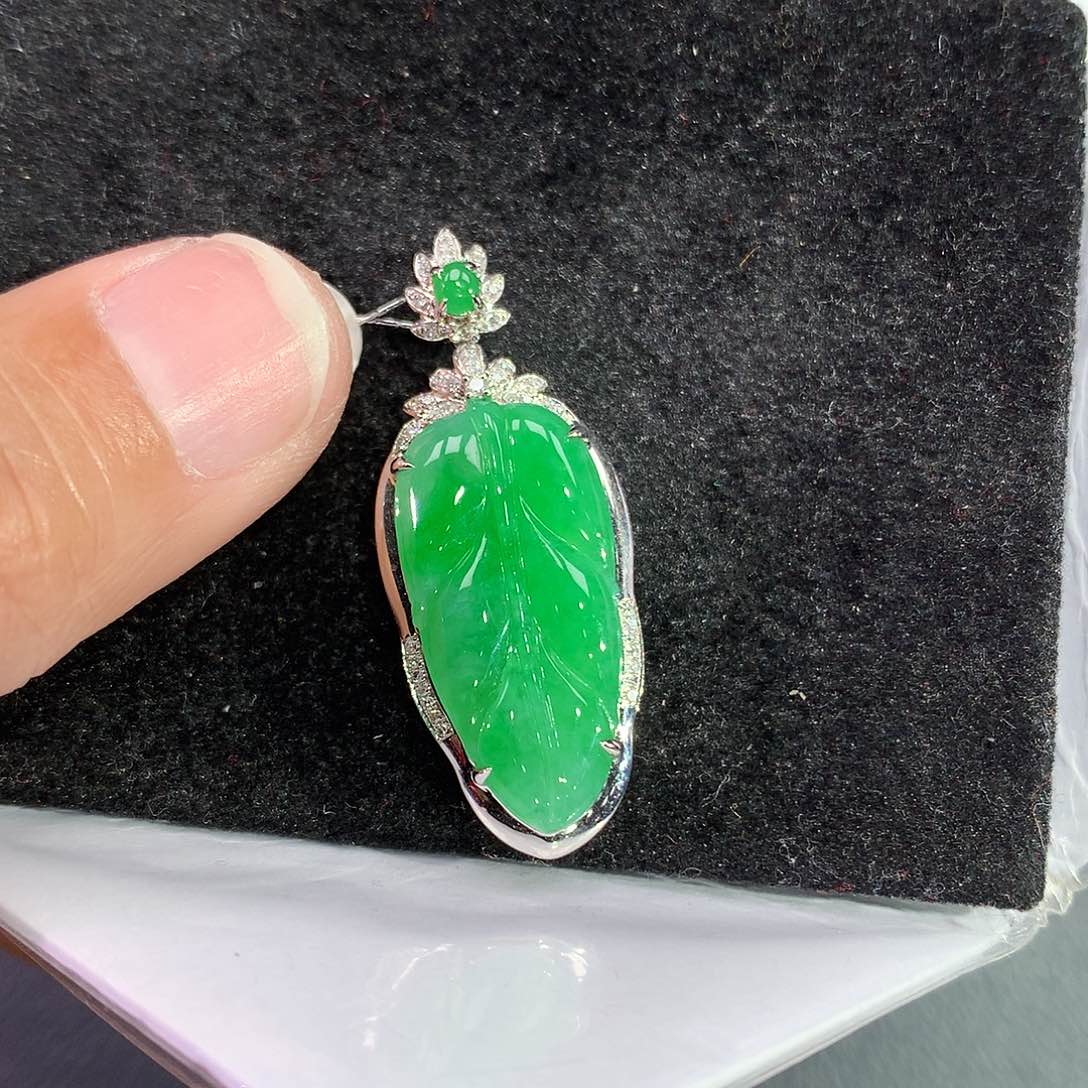 翡翠吊坠(赠链)18K金镶嵌