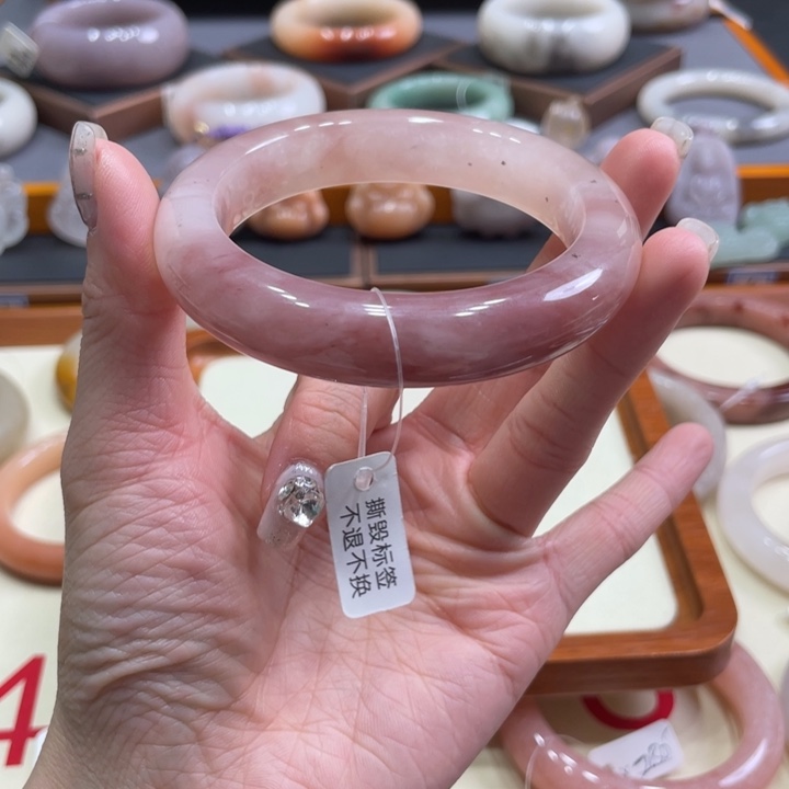 未镶嵌手镯石英质玉灿****面