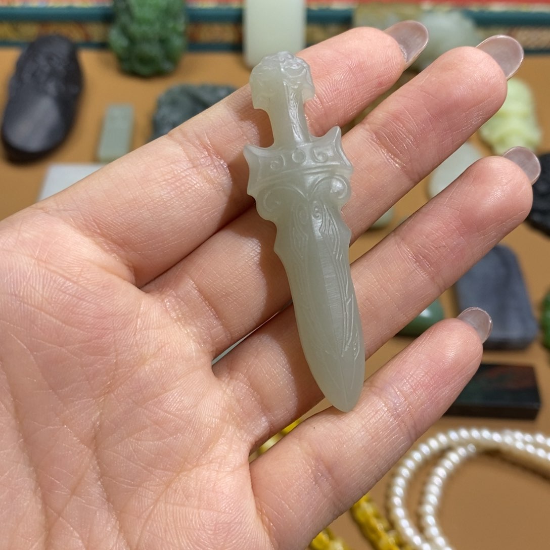 和田玉颈饰未镶嵌定制