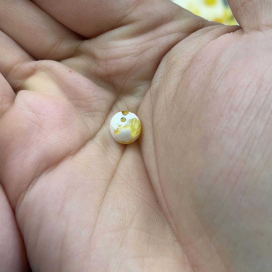 琥珀裸石未镶嵌金瓷白