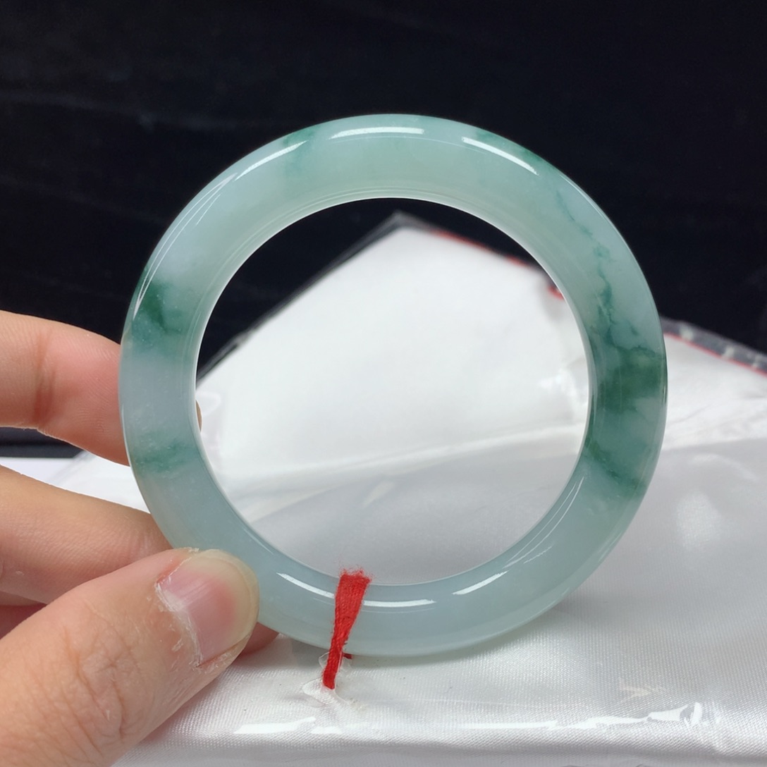 翡翠手镯（圆镯）未镶嵌52.8