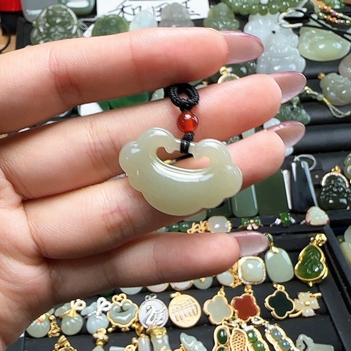 颈饰未镶嵌和田玉