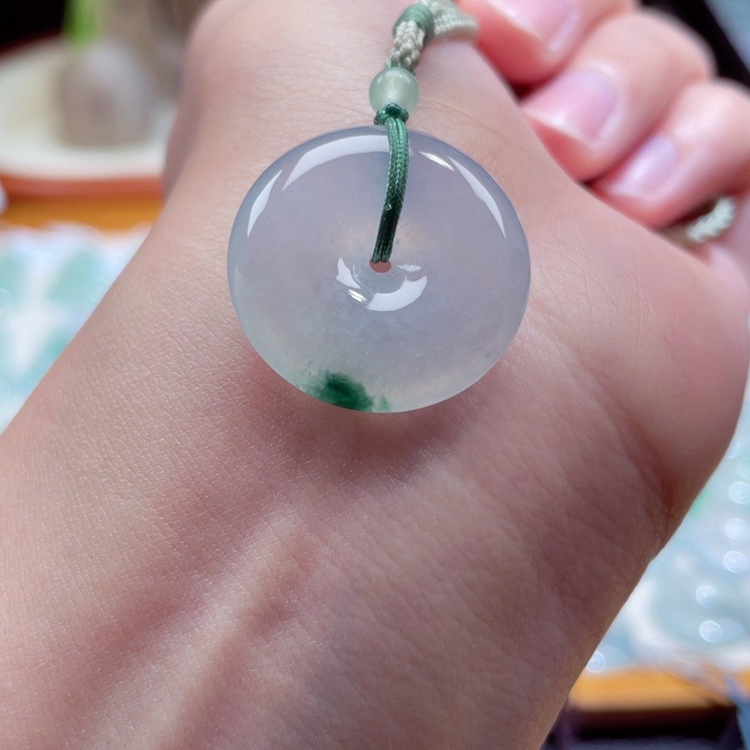 翡翠颈饰未镶嵌扣子