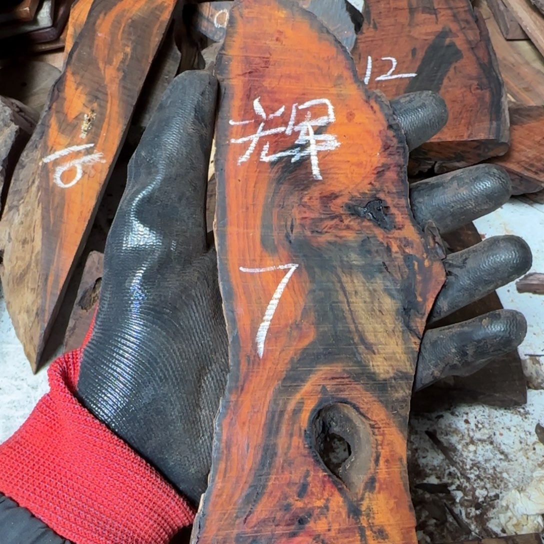 辉***木大红酸枝手把件的