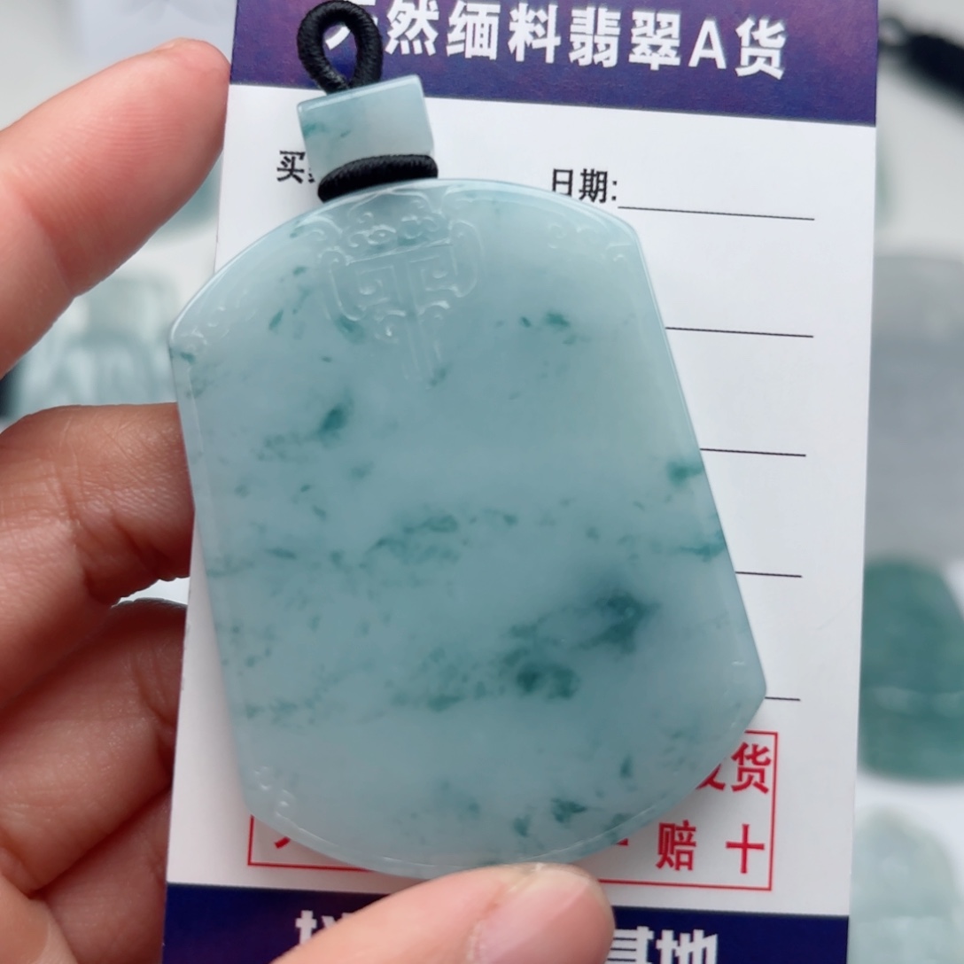 翡翠颈饰未镶嵌无事牌天然缅料翡翠