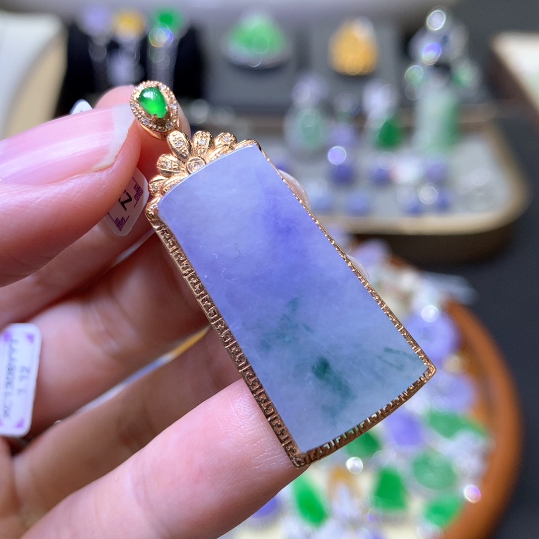 【闪购商品】翡翠颈饰18K金镶嵌翡翠吊坠项链