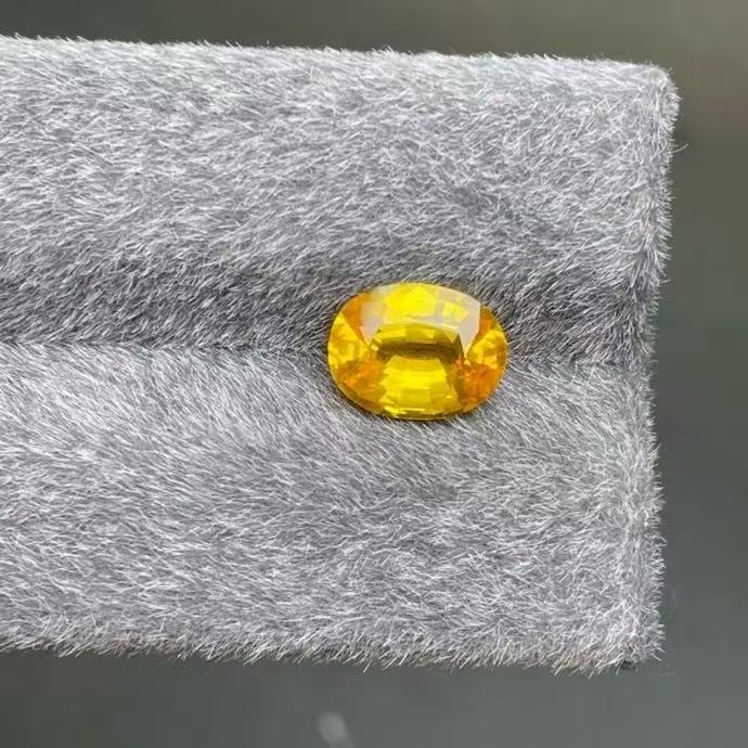 天然金丝雀黄蓝宝石纯净体满火彩2.62ct