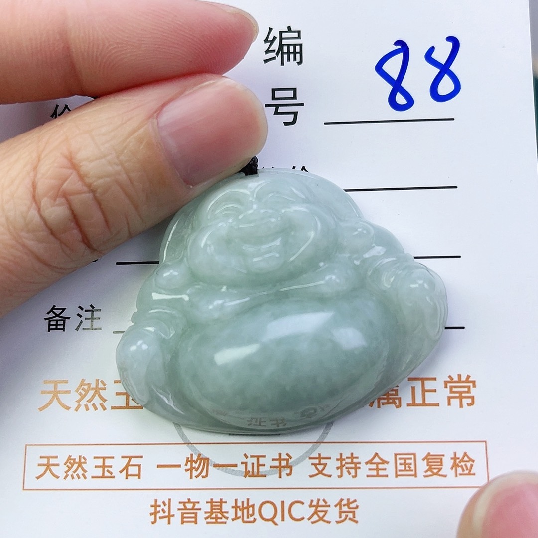 翡翠颈饰未镶嵌佛公