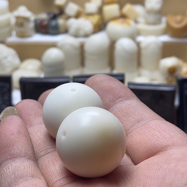 神*象牙果雕刻圆珠两颗