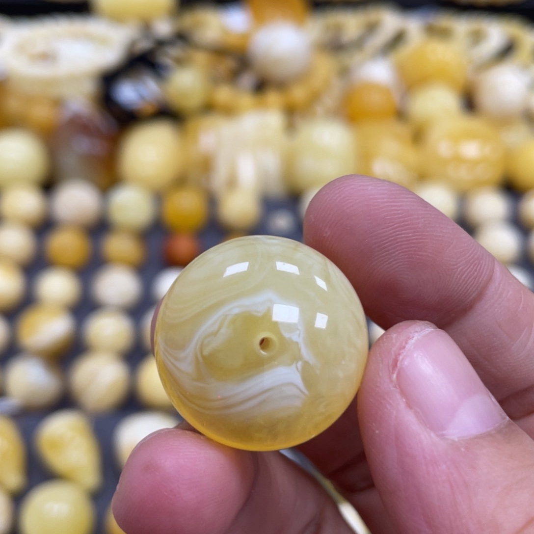 琥珀未镶嵌裸石22.8*12.7mm瑕疵妖花扣子