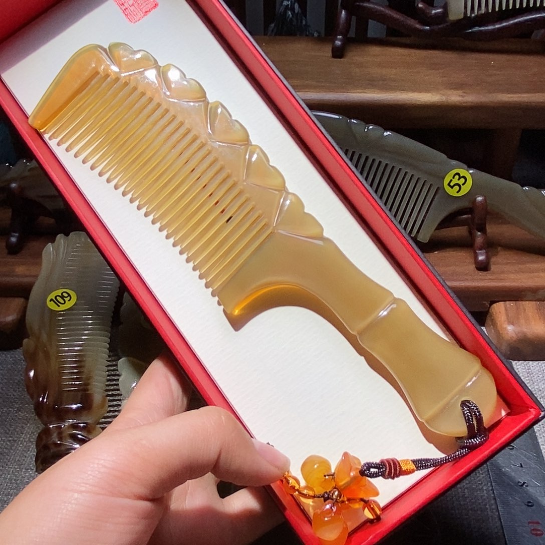 055 枫叶牛角梳牛角梳