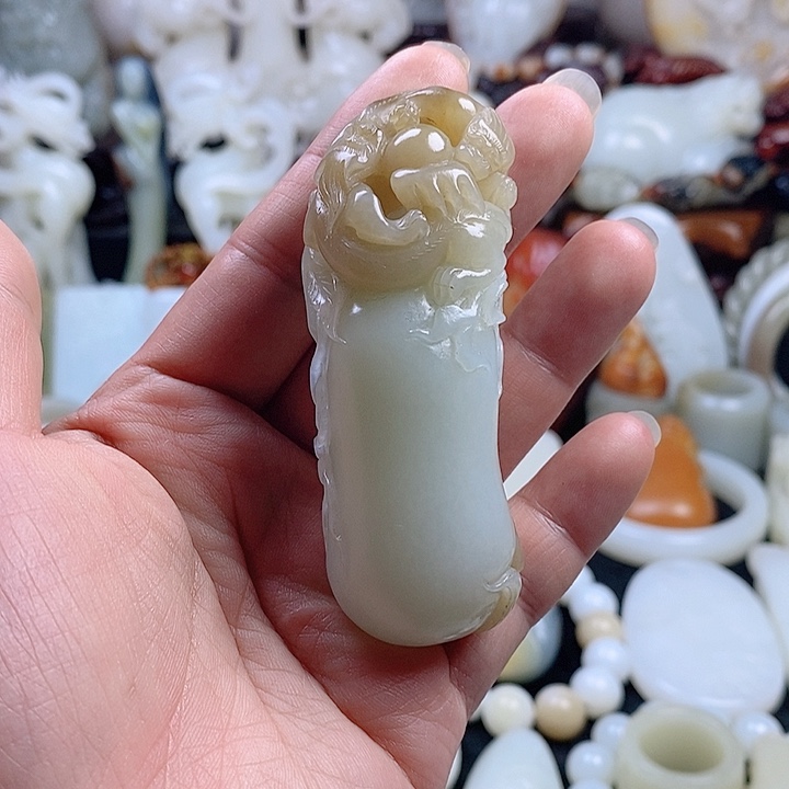 和田玉未镶嵌把件