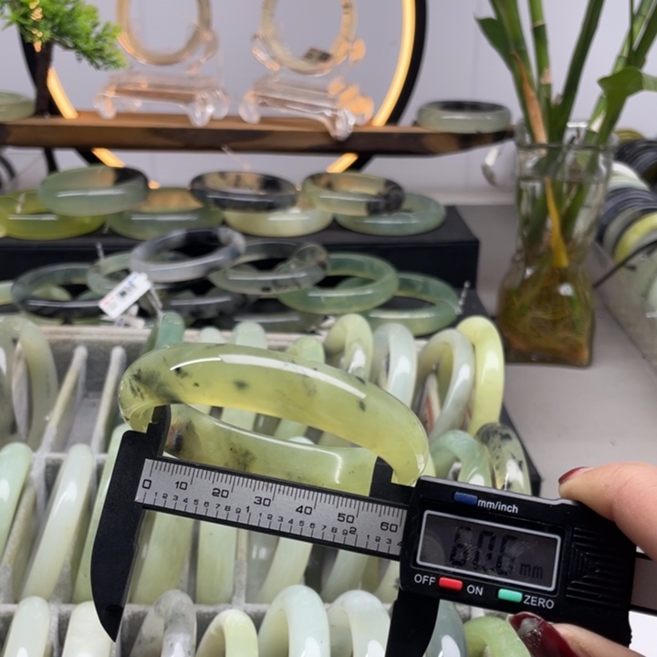 蛇纹石玉手镯未镶嵌169
