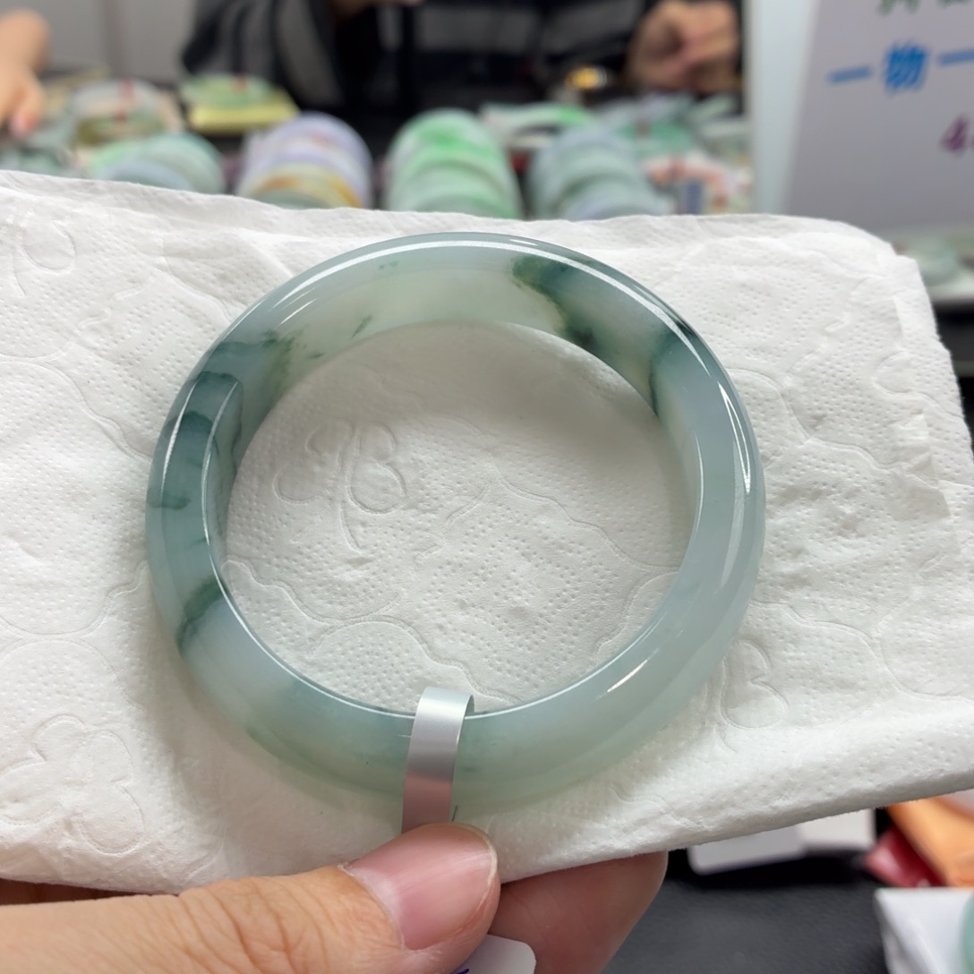 翡翠未镶嵌手镯翡翠1