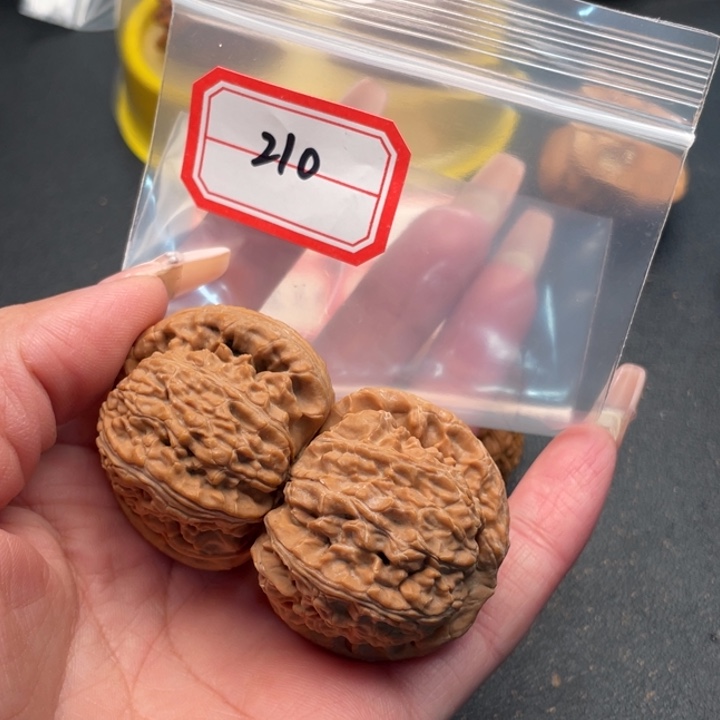 丶***灬把件文玩核桃白狮子