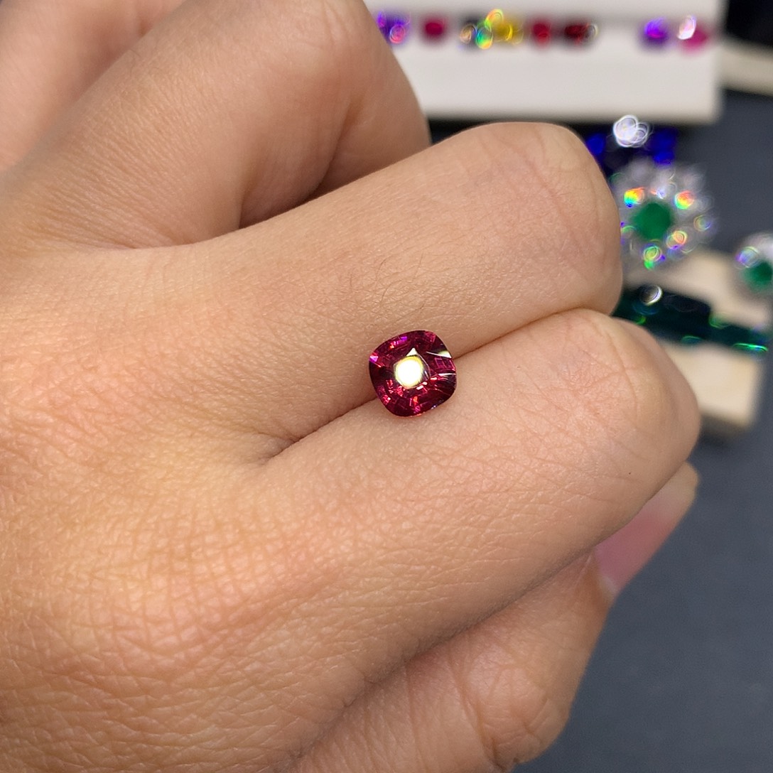 寻***集尖晶石裸石1.17克拉超级莲花吉尔德大证